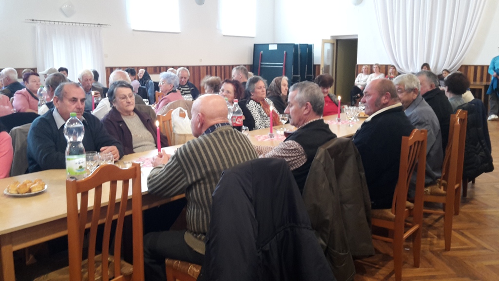 Fotogaléria Posedenie pre seniorov (22.10.2016) (13) Posedenie pre seniorov (22.10.2016)
